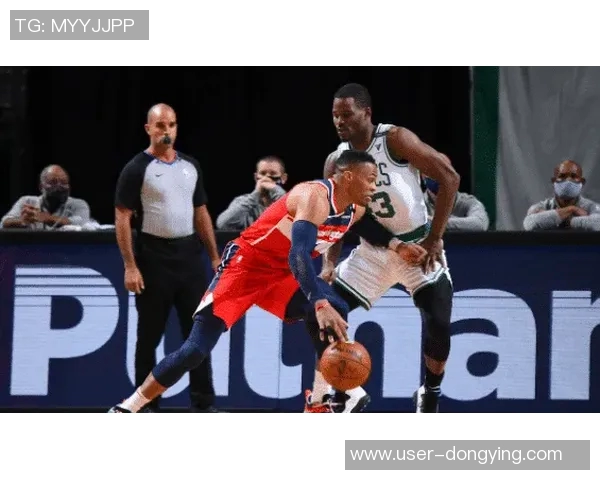 奎因昨日表现抢眼贡献12分8板7助4断小乔丹鼓励他勇敢接受采访表扬